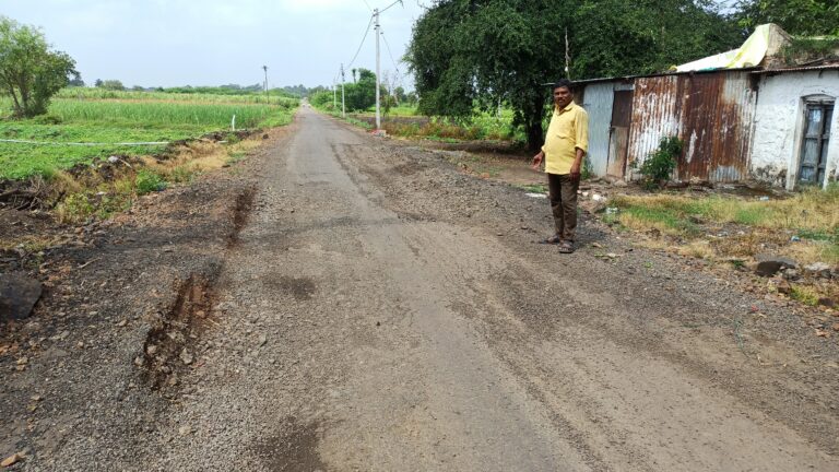 कळंब येथील रस्ता गेला खड्ड्यात.. प्रवासी वर्गात नाराजीचा सूर..